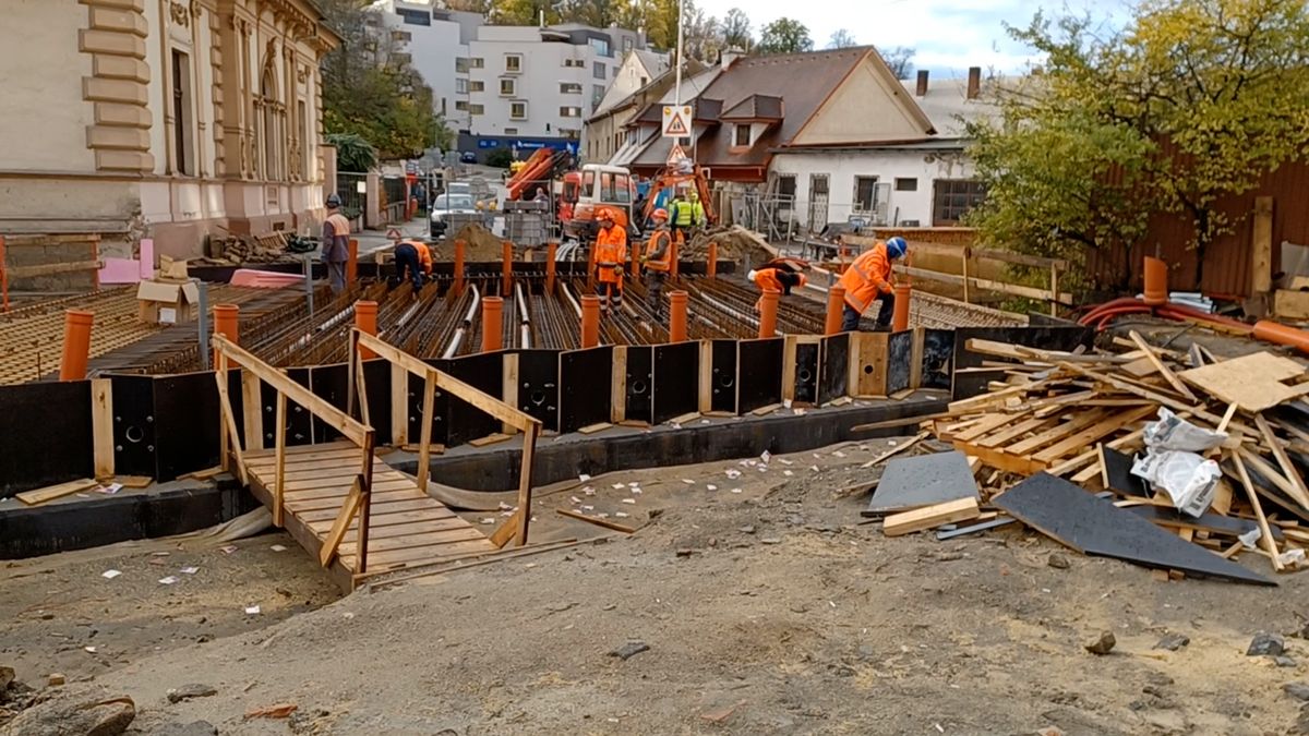 Stavba mostu v Mladé Boleslavi má skluz, přijdou sankce