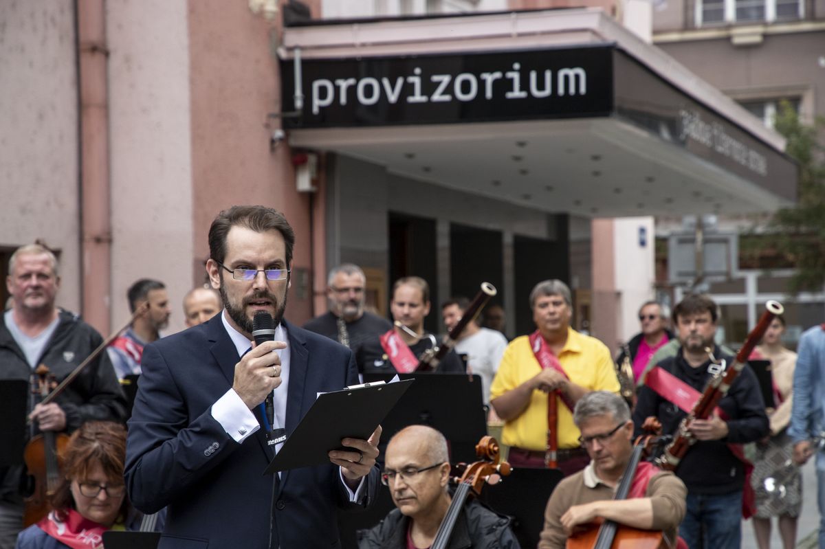 Kultura v Česku půjde do háje, varuje Dokoupil z iniciativy bojující za peníze pro umělce