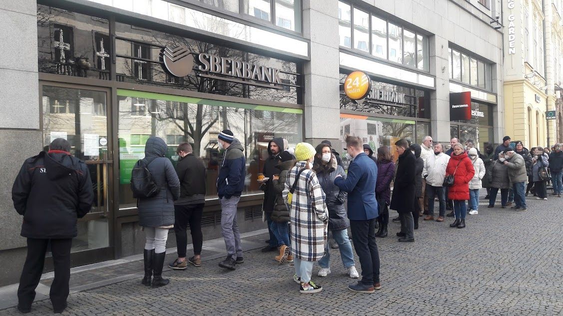 Ve Sberbank ještě leží stamiliony, na výběr zbývá jen pár dnů