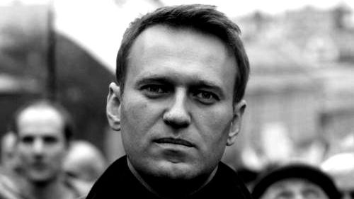 Promrzlého Navalného měli zabít ranou pěstí do srdce. Klasická metoda KGB, říká aktivista