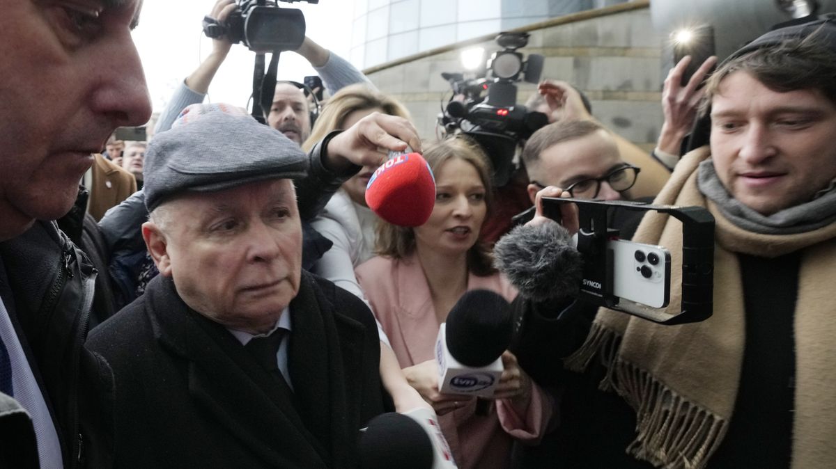 Poláci už Kaczyńského v politice nechtějí