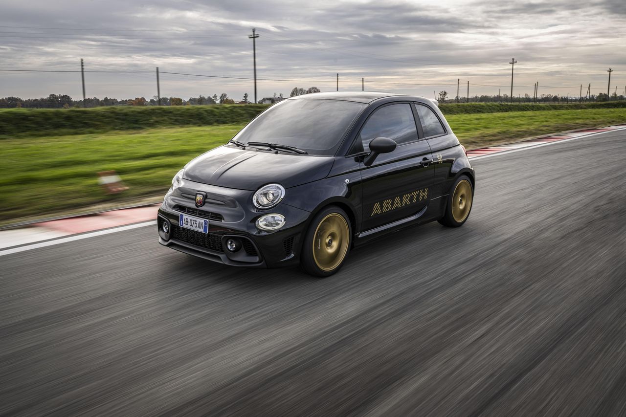 Nový Abarth 75° Anniversario oslavuje významné výročí i spalovací ...