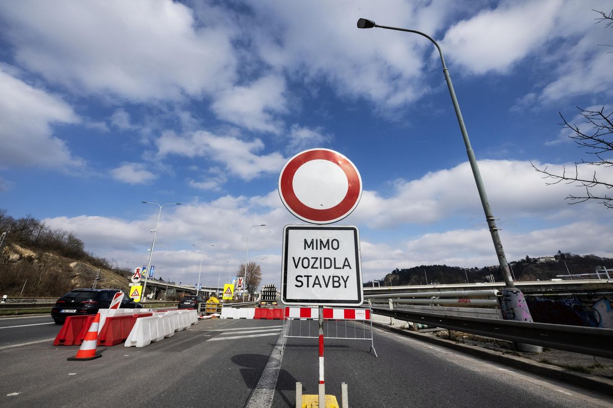 Do oprav silnic letos v Praze dají tři miliardy korun, lze čekat omezení