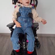 Nelinka ve svém pojízdném křesílku