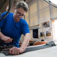 U pleteného oblečení je před sešitím důležité pořádné žehlení, aby se látka vyrovnala do hladka