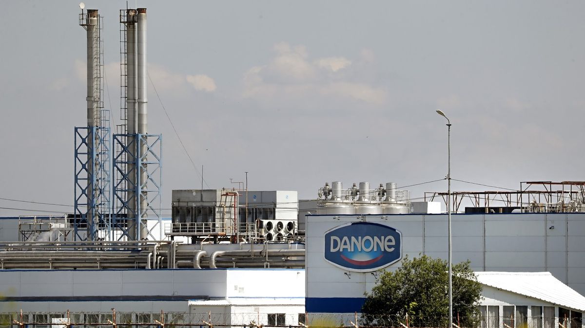 Firma Danone prodala svůj podnik v Rusku. Za zlomek ceny