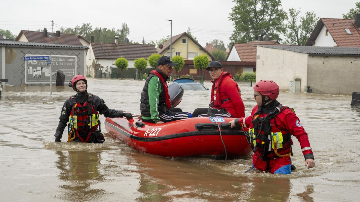 Při záchraně lidí v zaplaveném Bavorsku zemřel hasič