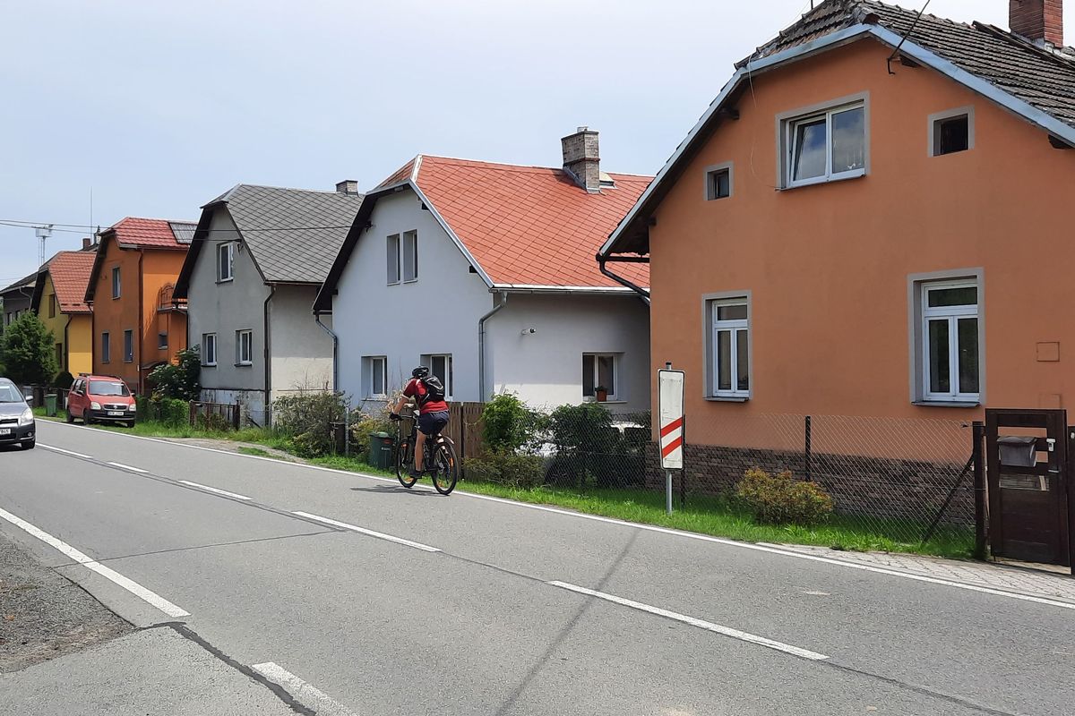 Budu žít pod mostem, rozčiluje se kvůli stavbě vysokorychlostní železnice muž z Jistebníku