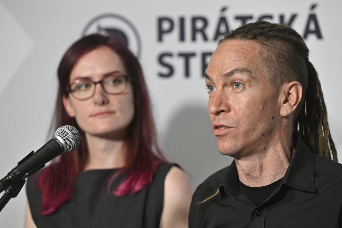 Reformy v kampani Pirátů je třeba provést do konce příštího měsíce, řekl Bartoš