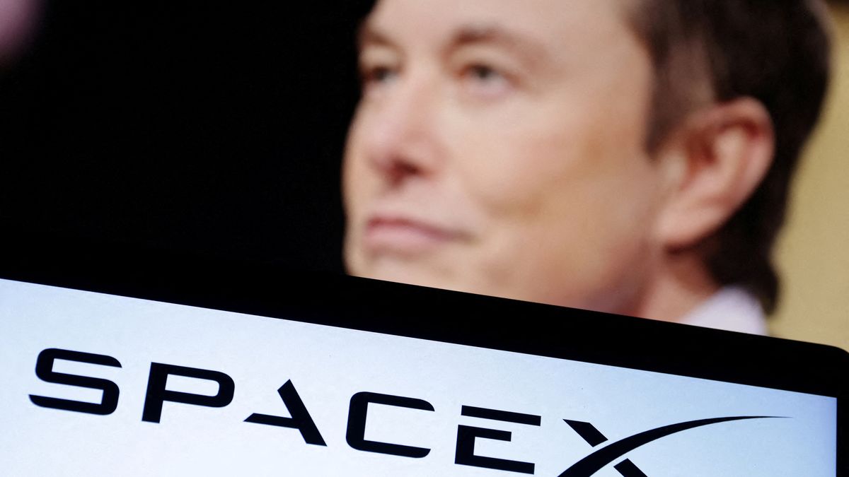 SpaceX nabídne akcie. Ocení je na rekordní hodnotu