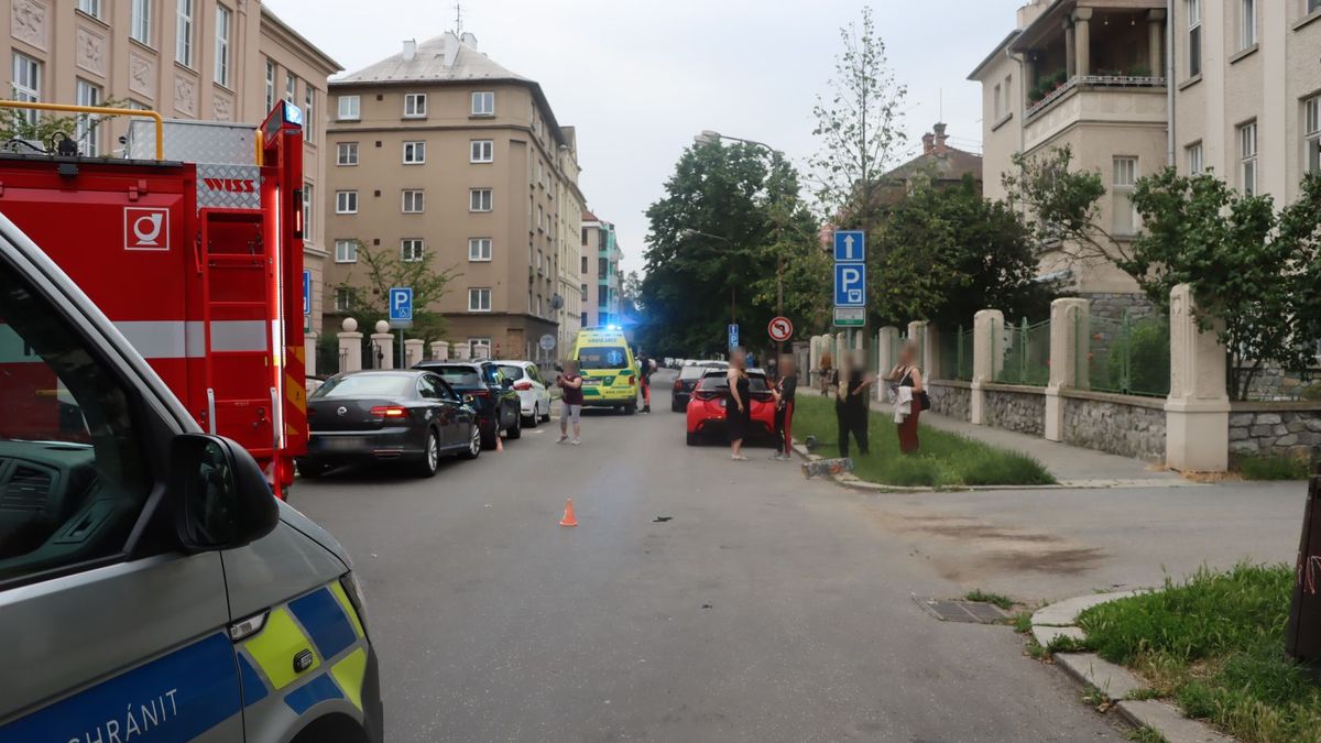 Skateboardista v Olomouci vyjel z parku na silnici a narazil do projíždějícího auta