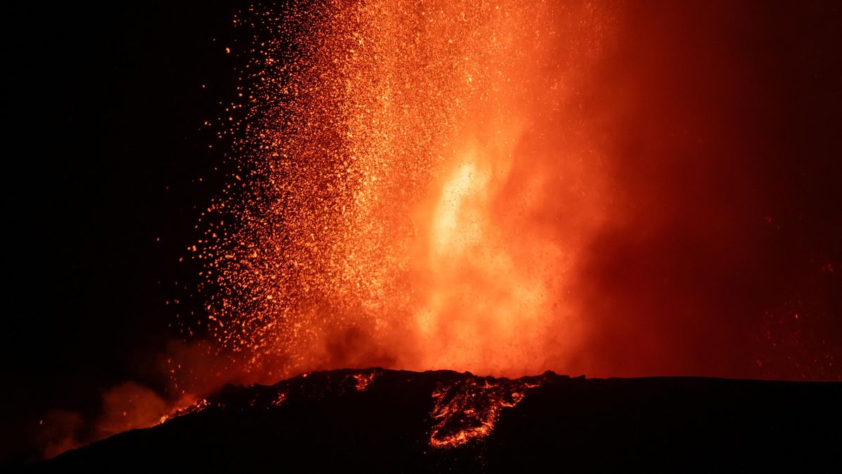 Etna o sobě dala opět vědět, sloup popela dosáhl výšky 6000 metrů