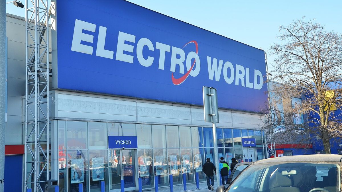 Prodejny Electro World se mění na Datart