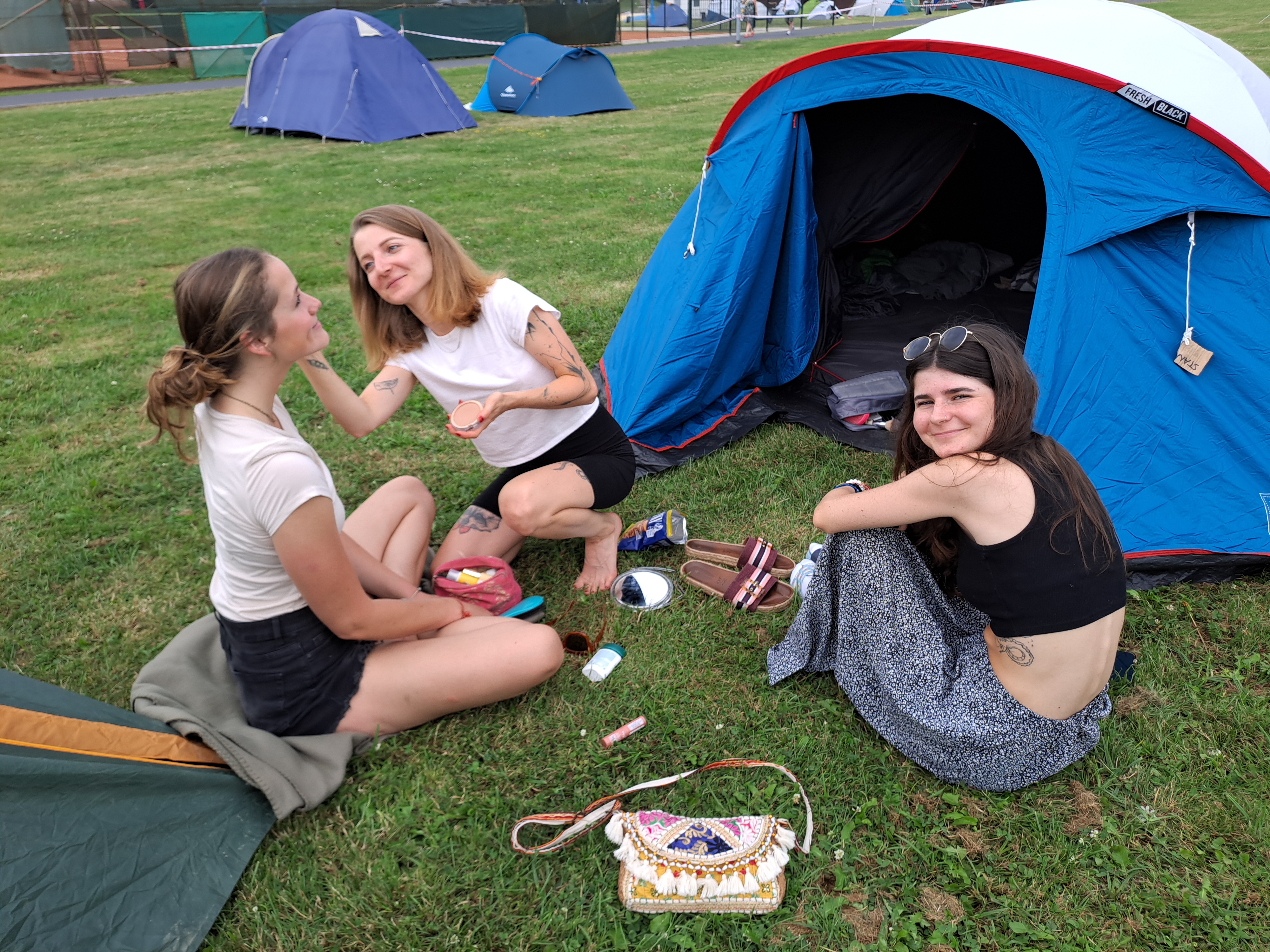 Jak ušetřit na ubytování během festivalu ve Varech? Rozdíl může být i několik tisíc korun za noc