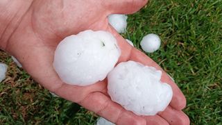Méně častá, ale ničivější. Odborníci zkoumali vliv klimatických změn na krupobití