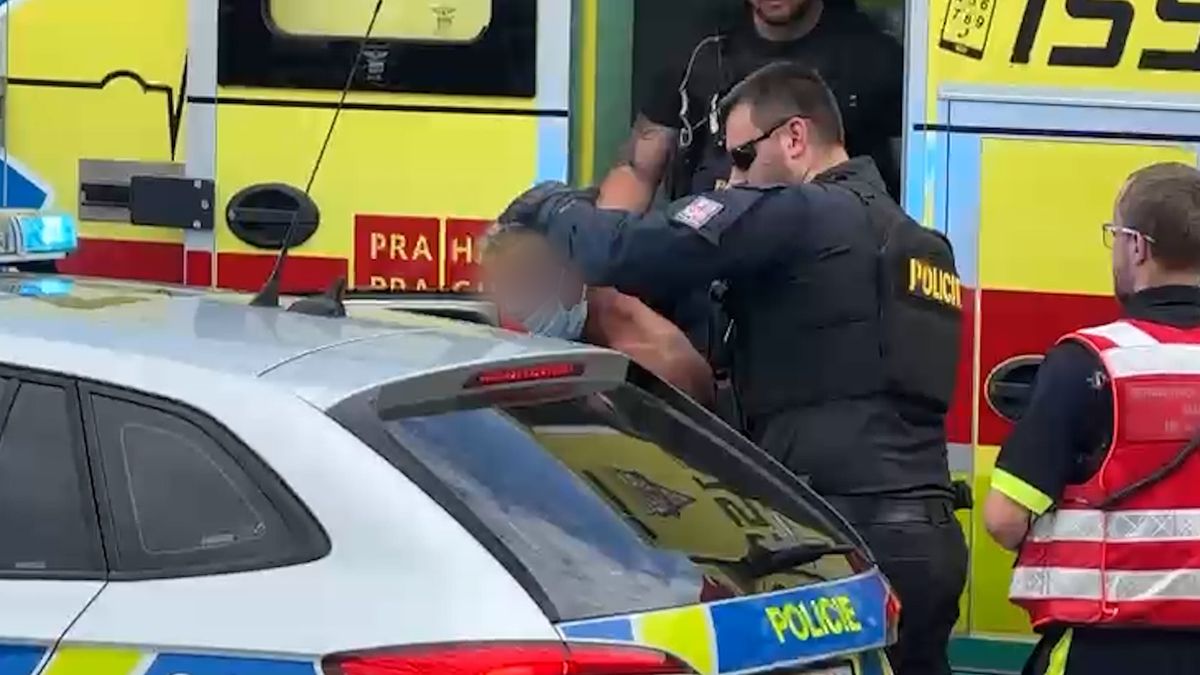 Šest napadených po útoku nožem na čerpací stanici v Praze