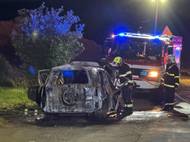 V autě na Berounsku vybuchly propanbutanové lahve, muž utrpěl těžké popáleniny