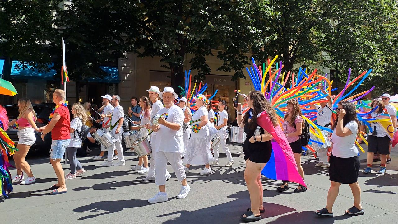 Prague Pride vrcholí, Prahou prošel duhový průvod Stream
