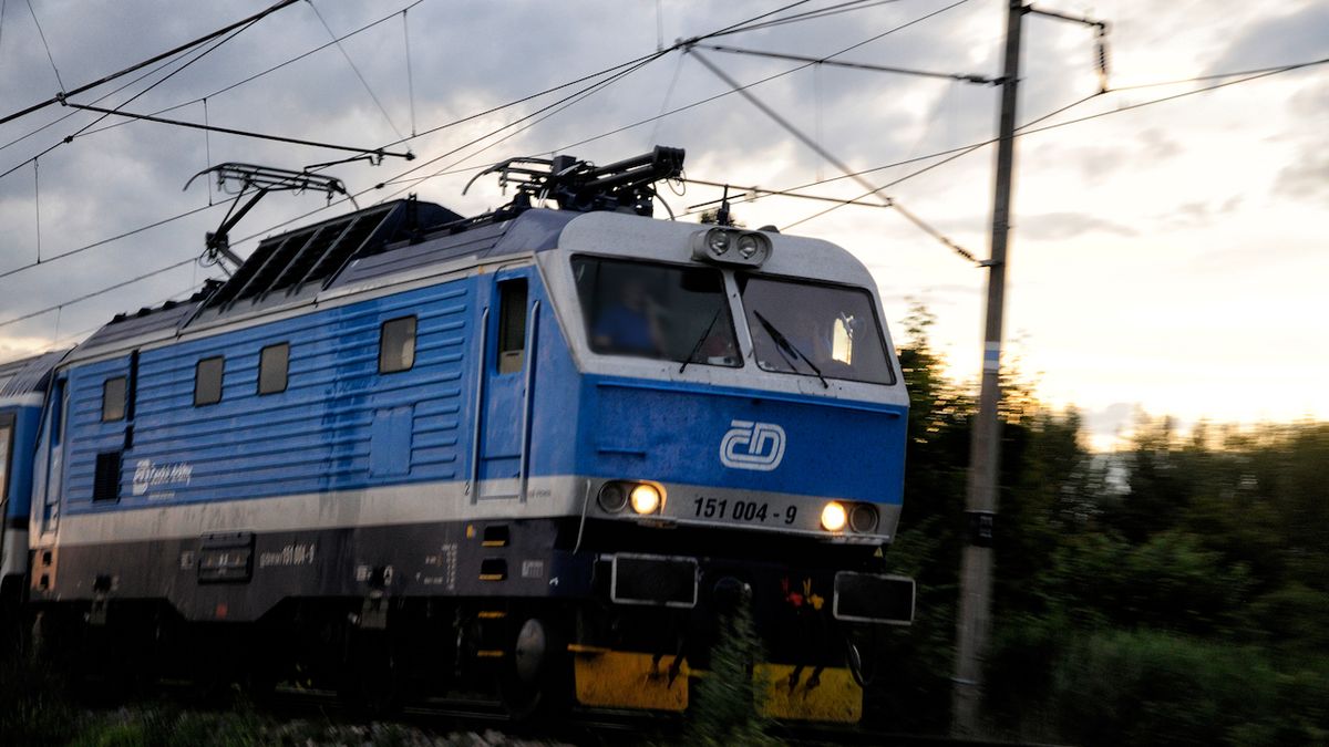 Útočník napadl ve vlaku na Zlínsku cestující i průvodčího, hrozí mu tři roky