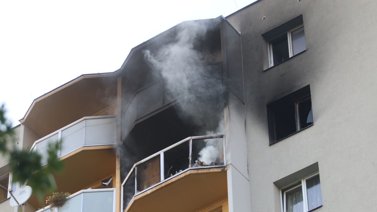 Jedenáct lidí zahynulo při požáru bytu v Bohumíně.