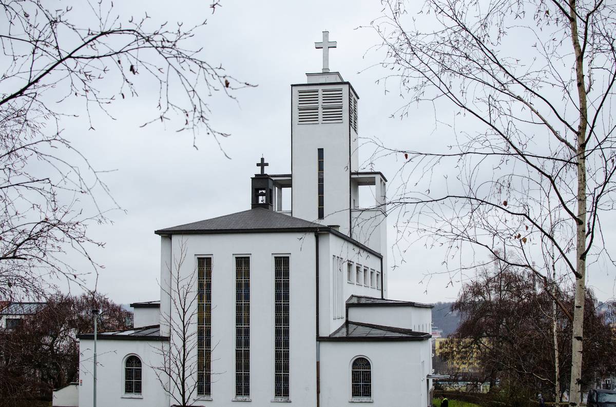 Poslední rozloučení se konalo v kostele svaté Anežky České, kam Eduard Marek pravidelně chodil na bohoslužby.