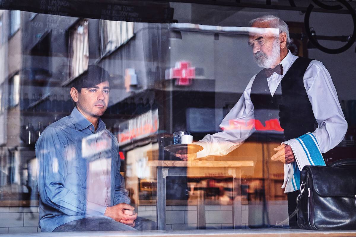 „My jsme si s Honzou v posledních letech uvědomili, že už chceme pracovat jen s lidmi, kteří jsou nám milí,“ říká Zdeněk Svěrák. Ve filmu Betlémské světlo se proto objeví například Vojta Kotek.