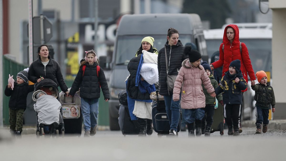 Z Ukrajiny už do okolních zemí uprchlo 368 tisíc lidí