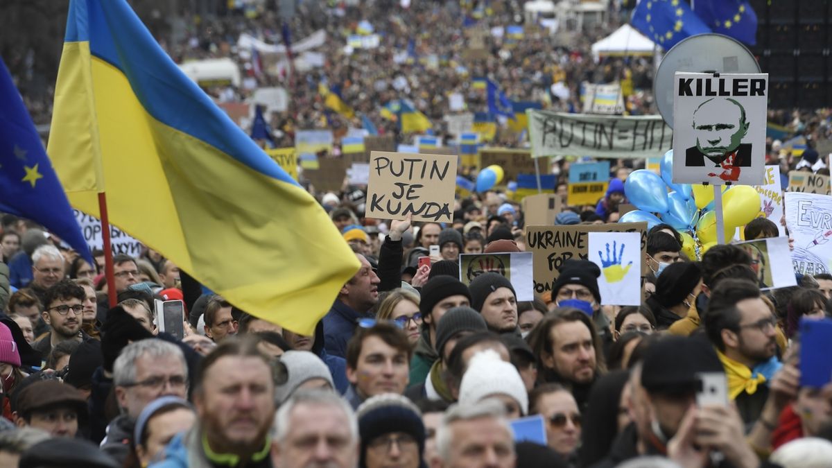 Průzkum: Klesá zájem Čechů o dění na Ukrajině i podpora vládní pomoci