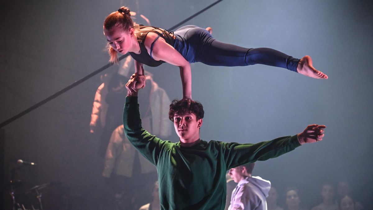 FOTO: Cirkusoví sirotci předvedli akrobatickou show