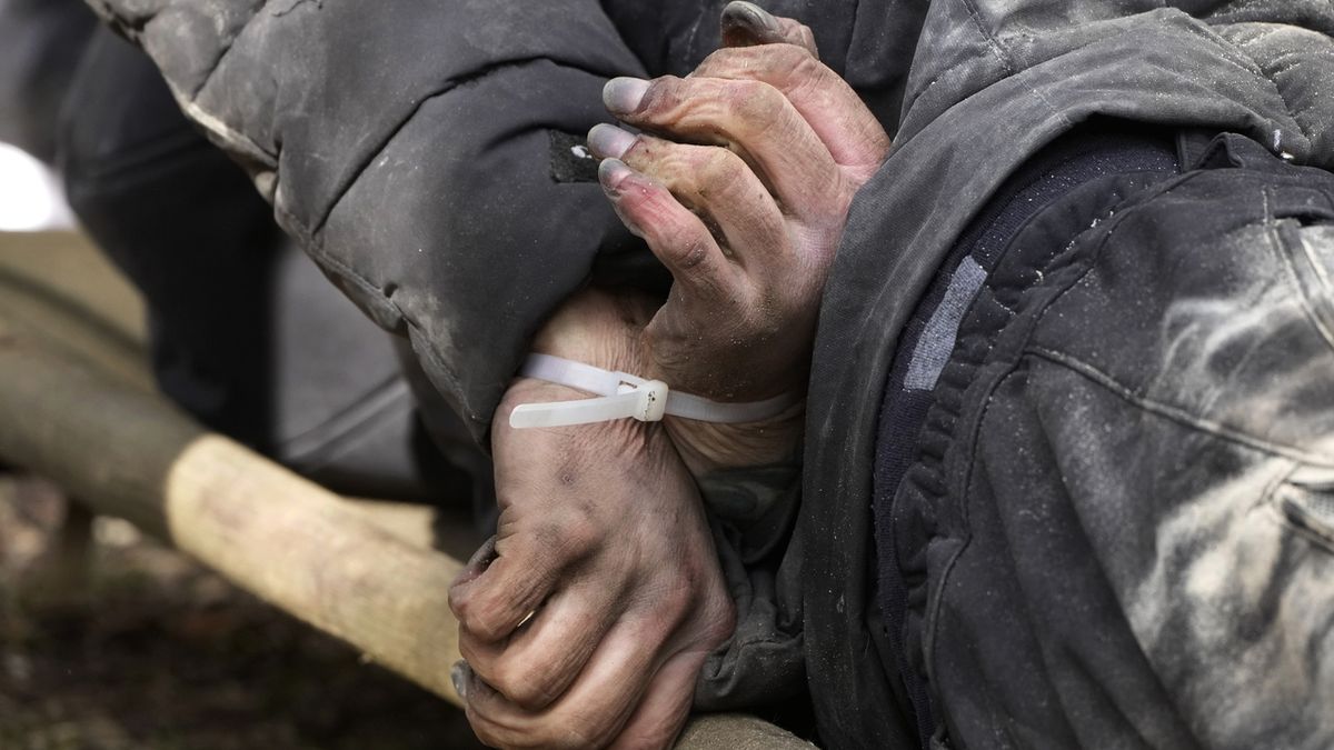 V osvobozených oblastech Ukrajiny se našlo přes 700 těl, oznámil prokurátor