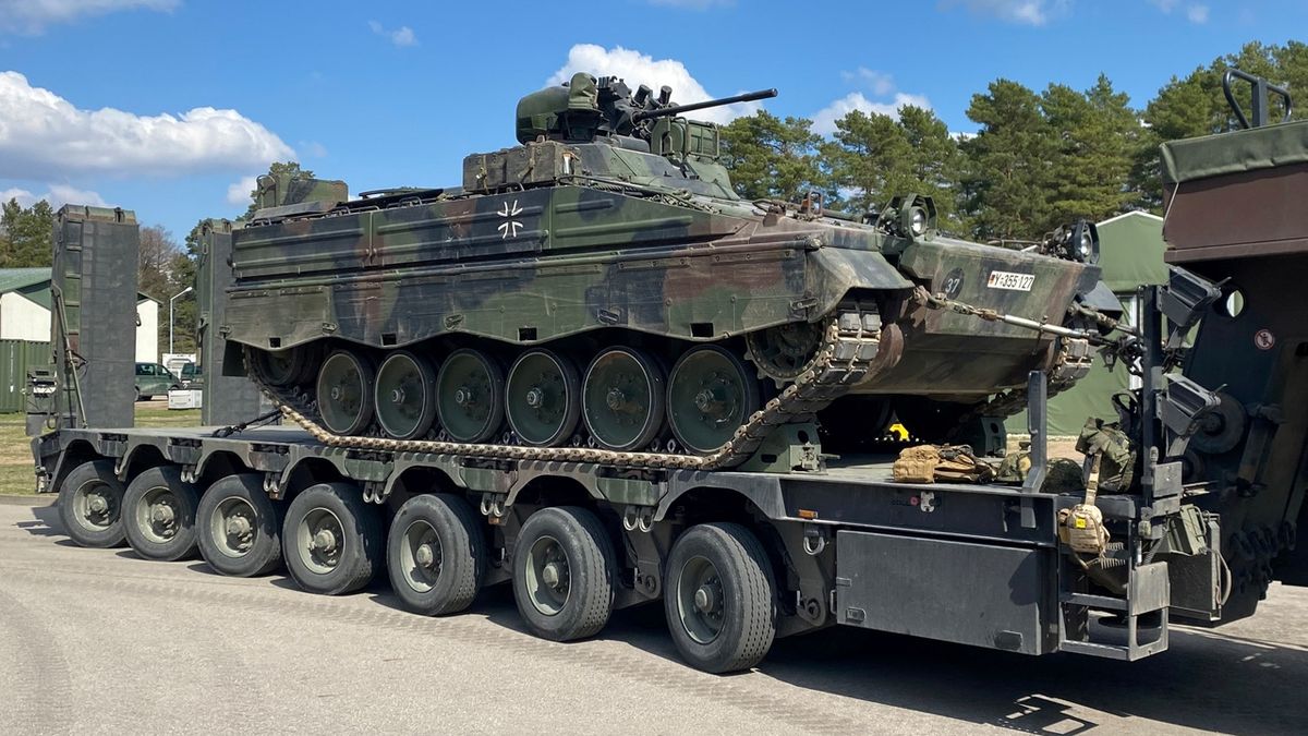Německá firma může dát Ukrajině sto obrněných vozů. Čeká jen na Scholzův souhlas