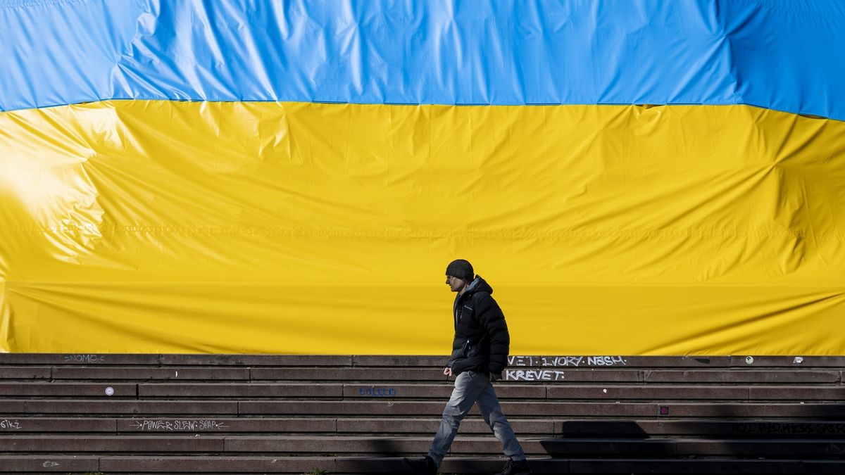Vláda pomůže Ukrajincům s návratem domů, koupí jim jízdenku