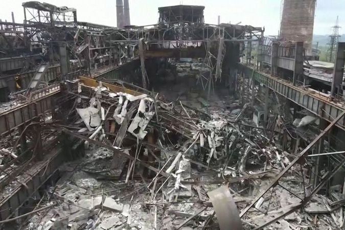 BEZ KOMENTÁŘE: Záběry z dronu a z vnitřku továrny odhalují zkázu Azovstalu