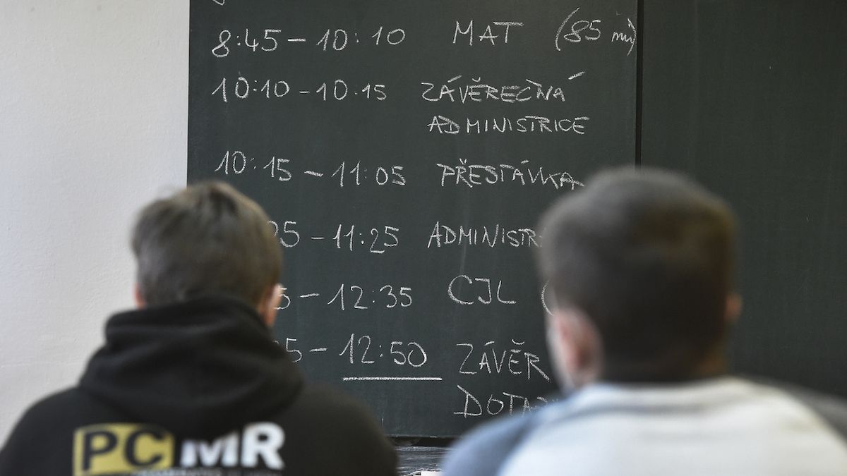 K maturitě se přihlásilo více žáků než loni. Klesá zájem o matematiku i němčinu