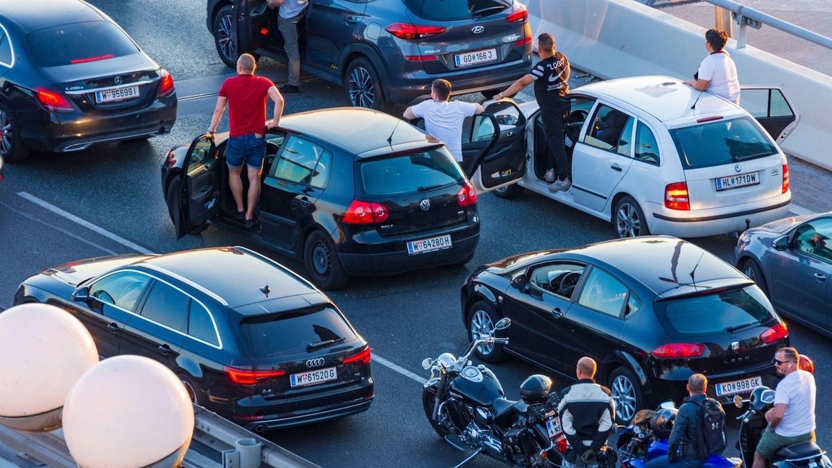 Řidiče na evropských silnicích čeká o víkendu dopravní peklo