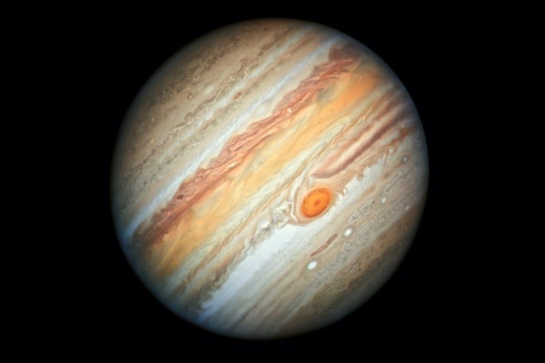 Astronomové objevili 12 nových měsíců planety Jupiter, má jich celkem 92