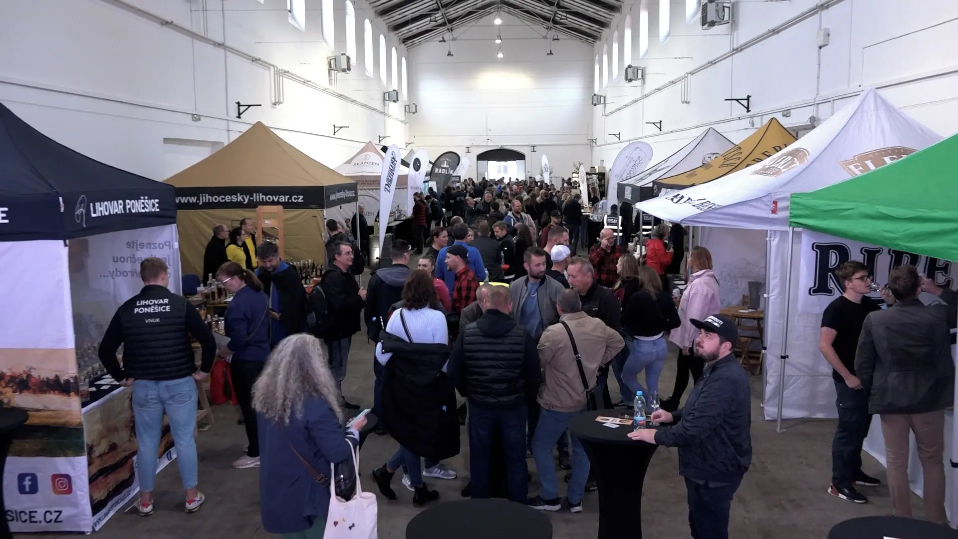 Pálenka fest představil o víkendu v pražských Holešovicích přes 300 lihovin