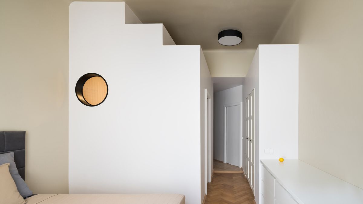 Zajímavostí pražského bytu se staly nově vložené odstupňované prvky