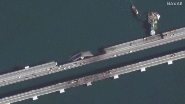 Maxar zveřejnil satelitní snímky poškozeného Kerčského mostu