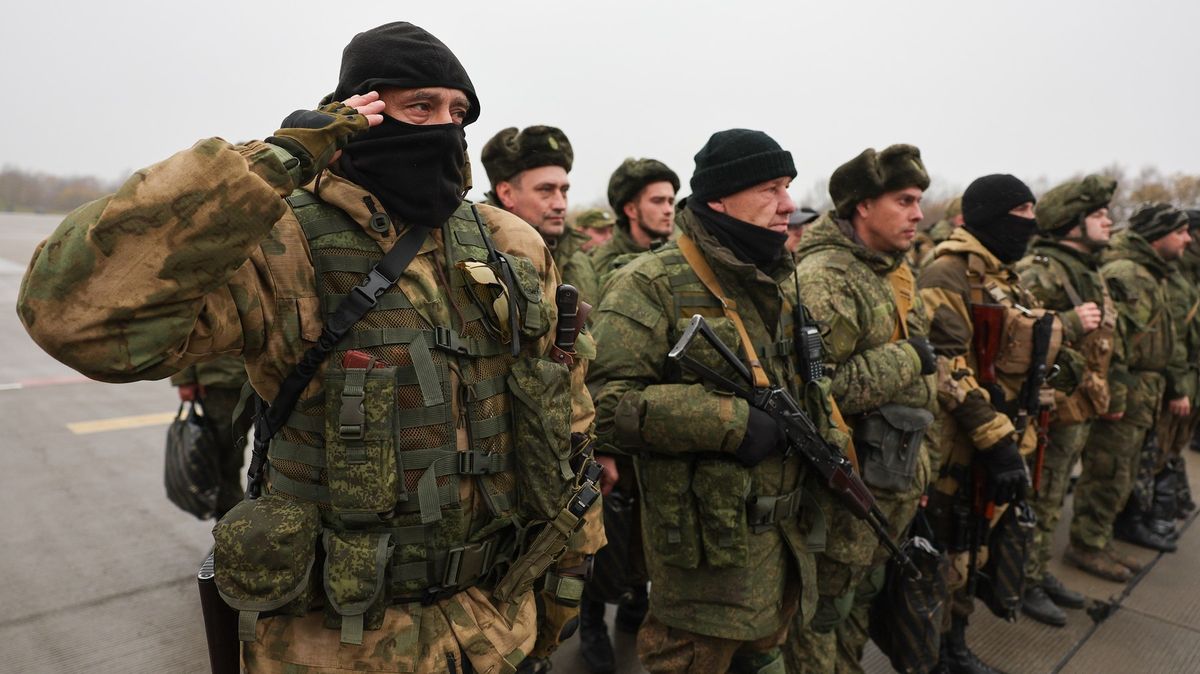 Ukrajinci vyzývají ruské vojáky převlečené za civilisty, aby se vzdali