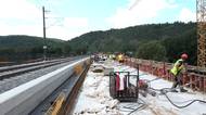 Na Branický most vyjely po půlroční výluce vlaky, rekonstrukce ale pokračuje
