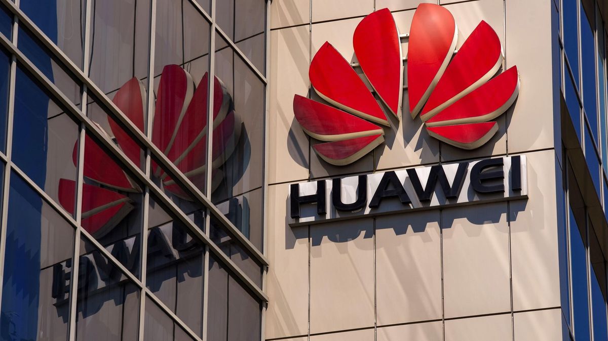 Huawei v Česku klesly tržby i zisk, celosvětově ale roste