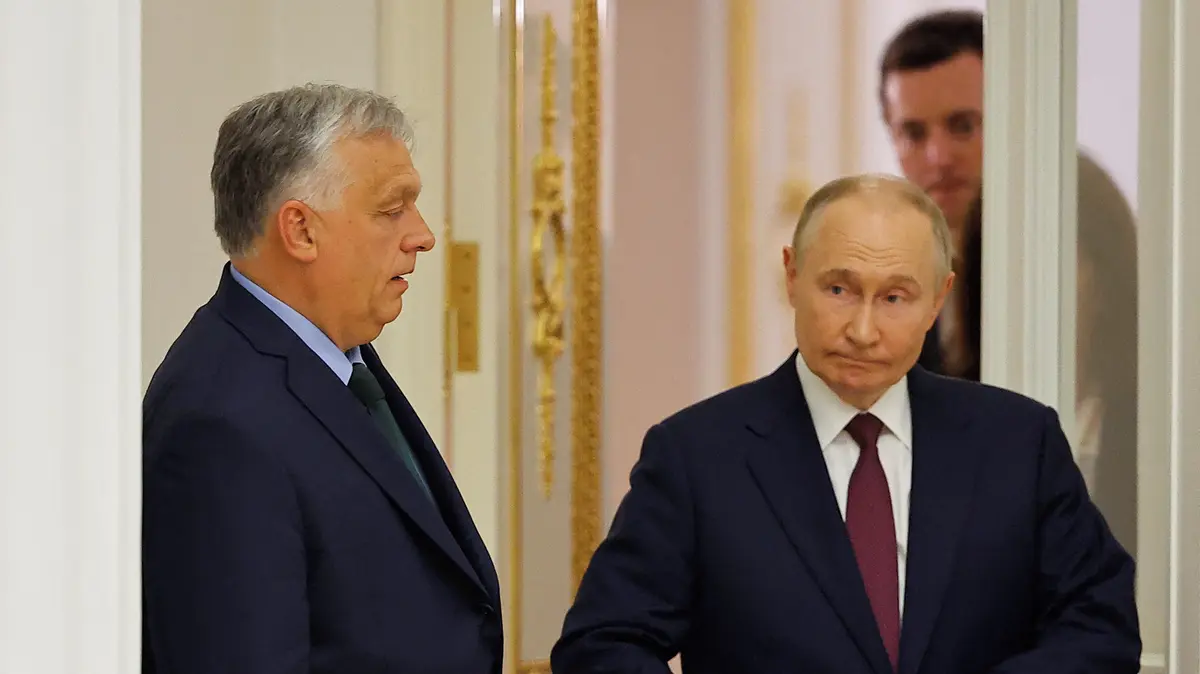 Jsem vám k službám jako myš lvovi. Bloomberg zveřejnil úryvky z Orbánova hovoru s Putinem