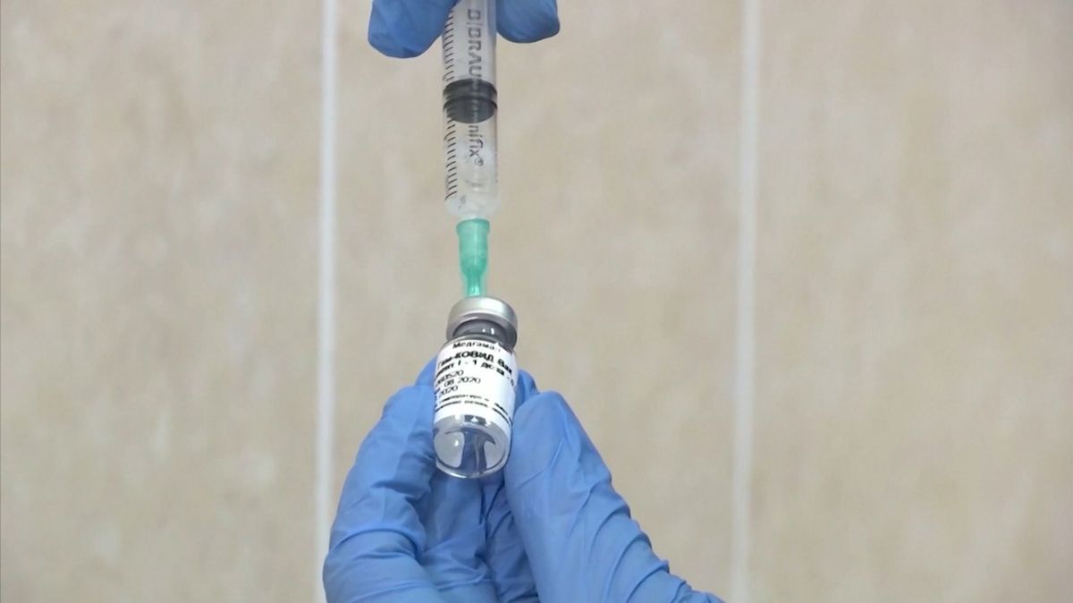 Čína chce do půlky února naočkovat 50 milionů lidí