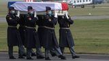 Přílet armádního speciálu s tělem české vojačky, která zahynula na Sinaji