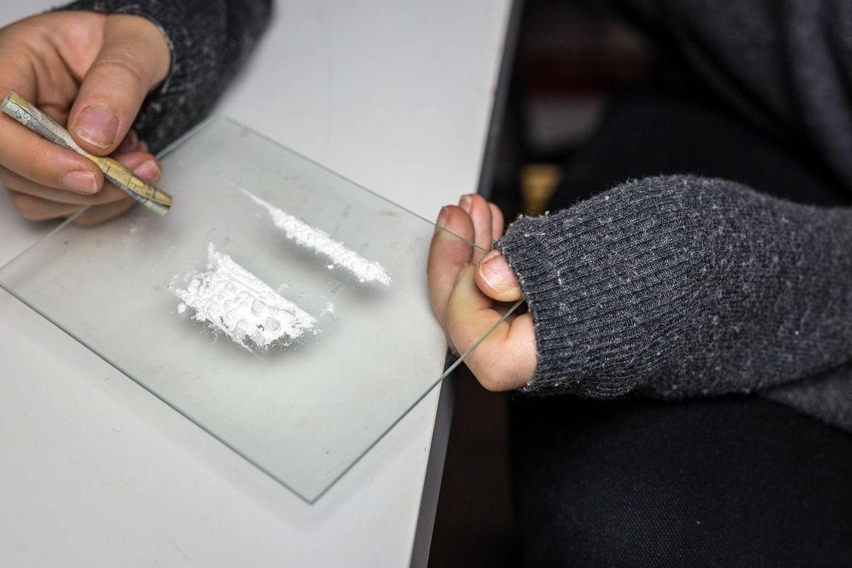 Ekvádor, Nizozemsko, Klecany. Kokain vysoké kvality za miliardy vyletí  komínem - Novinky