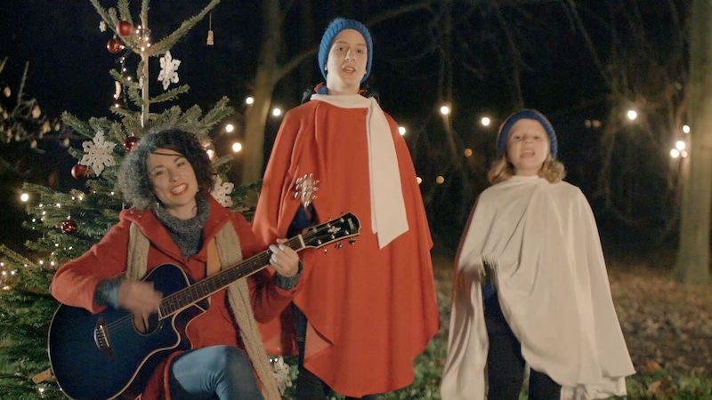 Kaczi natočila vánoční píseň s dětským sborem Permoník