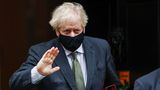 Britský premiér zpřísňuje restrikce pro Londýn a část Anglie, šíří se nový kmen koronaviru