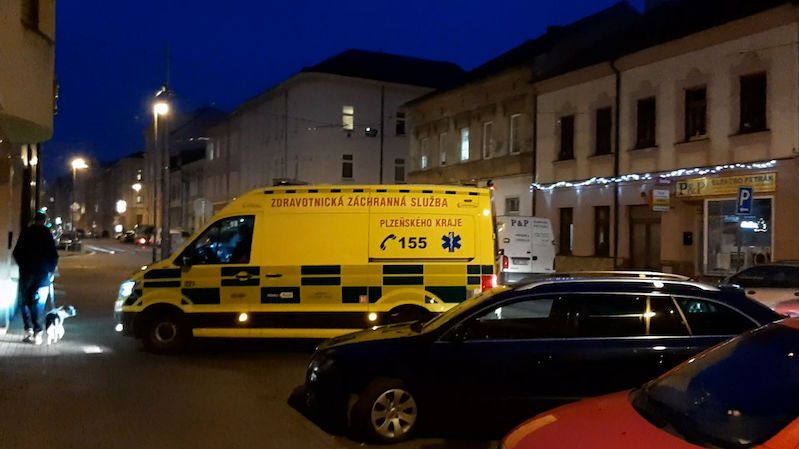 Na ubytovně v Plzni zemřel muž