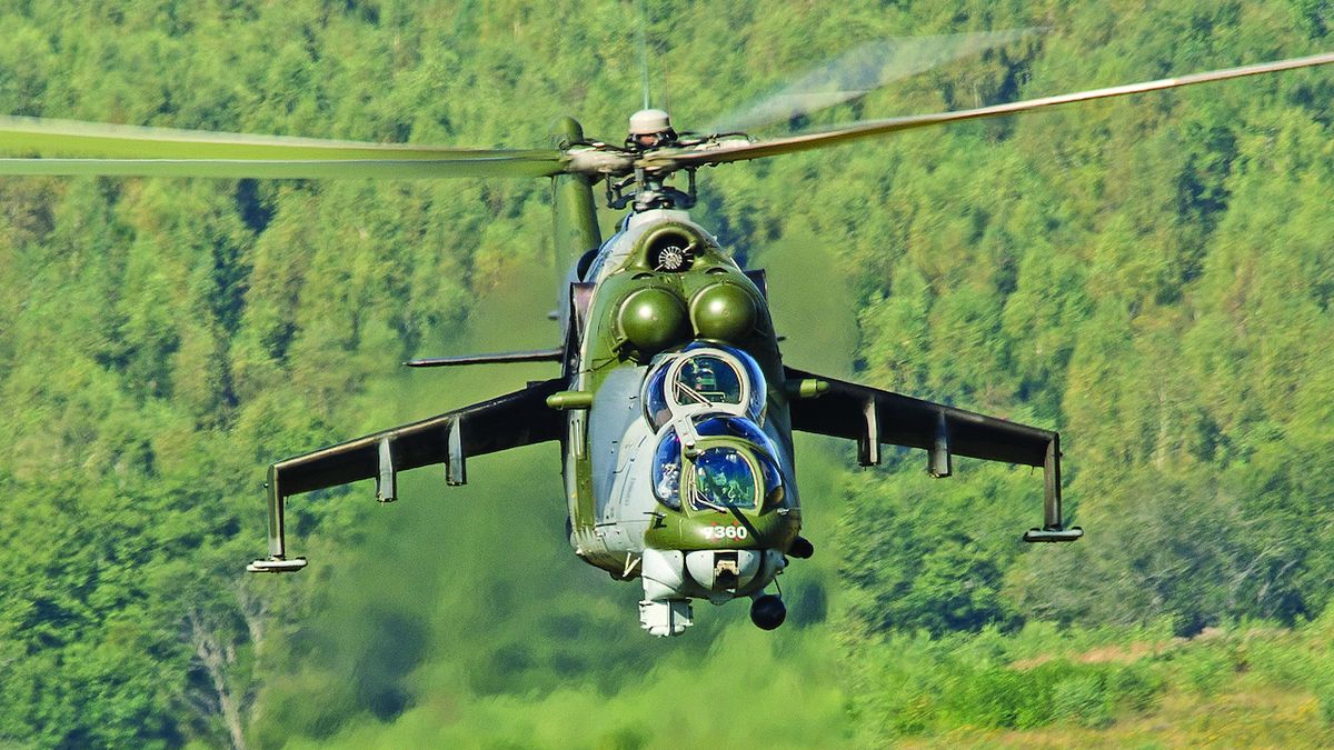 Bitevní vrtulník Mi-24/35, na ten se teď přeškolují civilní piloti.
